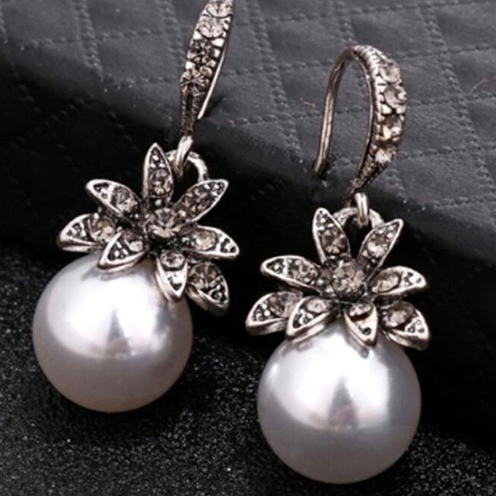 Pearls Crystal Flower Earrings